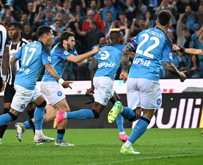 意甲焦点战:那不勒斯VS科莫——实力差距下的胜负天平与比分推演