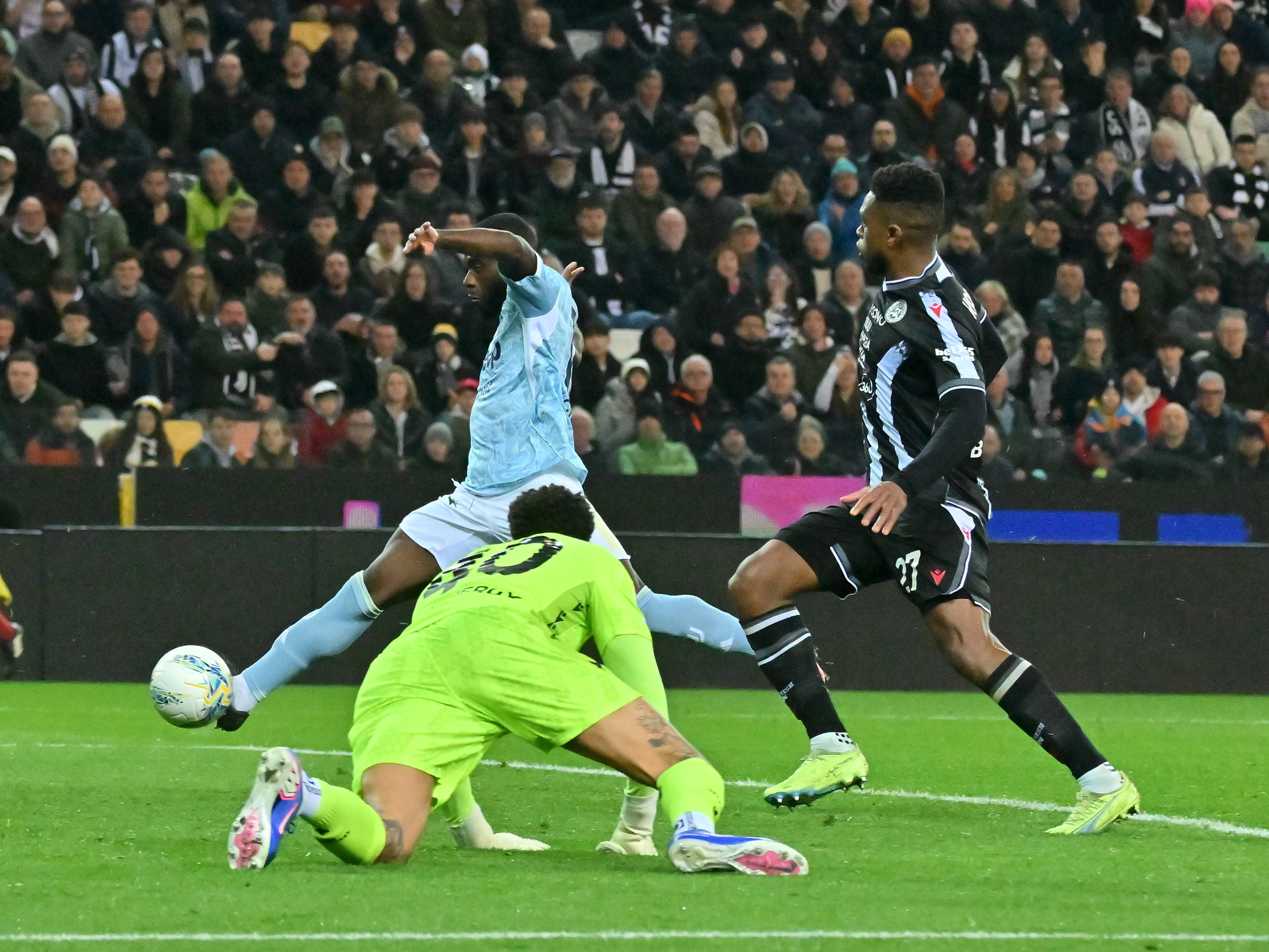 (体育)足球——意甲:尤文图斯胜乌迪内斯